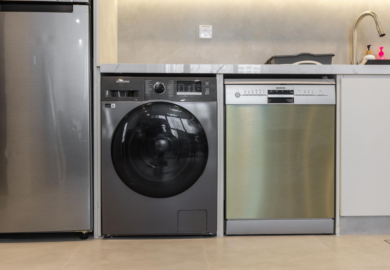 Ferienwohnung in Dubai - Stylish 1BR | Rooftop Pool | Next to JLT Metro