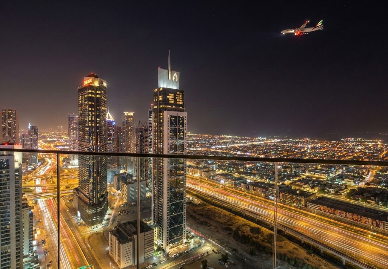 Ferienwohnung in Dubai - Stylish 1BR | Rooftop Pool | Next to JLT Metro