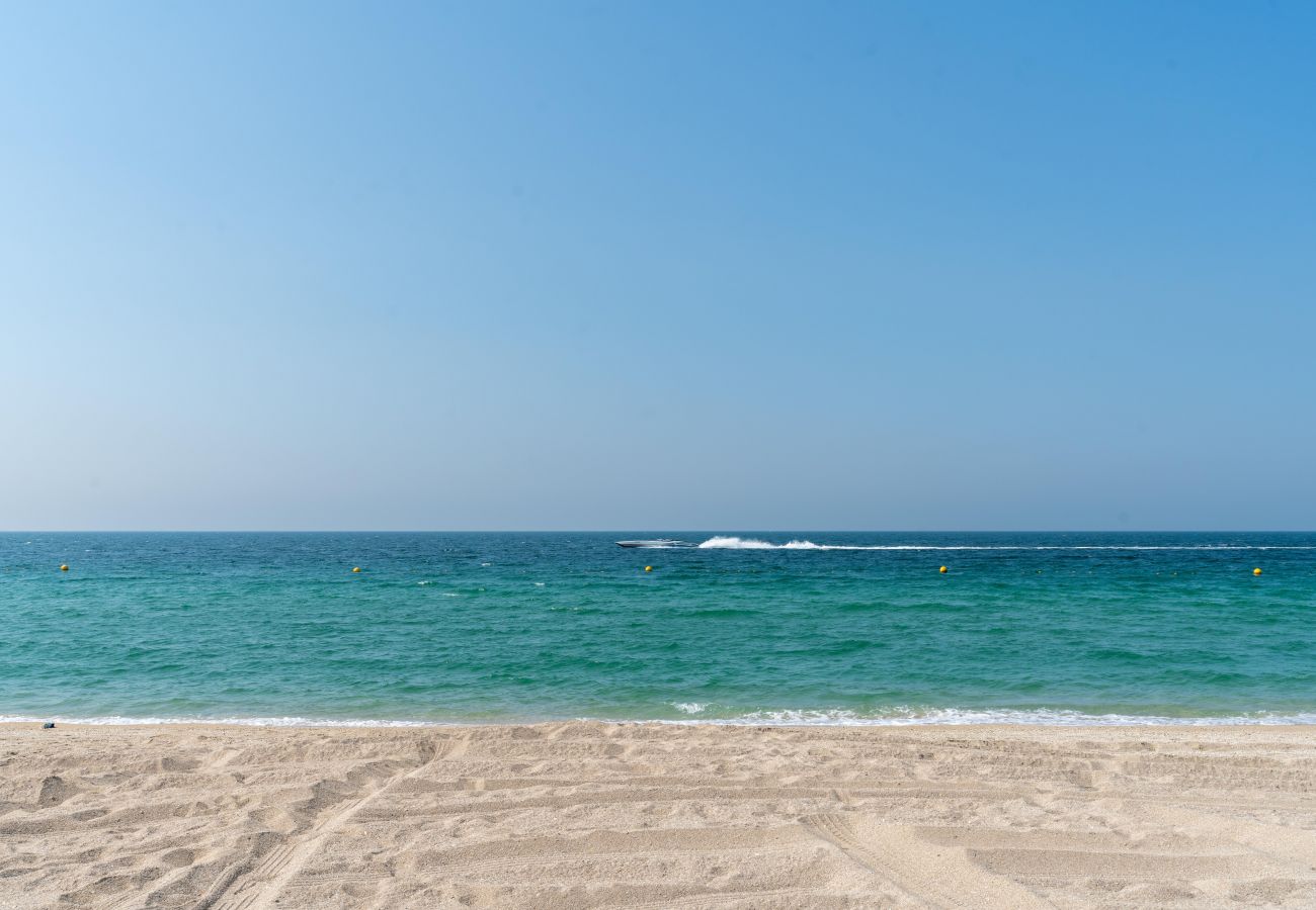 Ferienwohnung in Dubai - Ultimativer Aufenthalt / 4 Personen / direkt am Strand / Meerblick