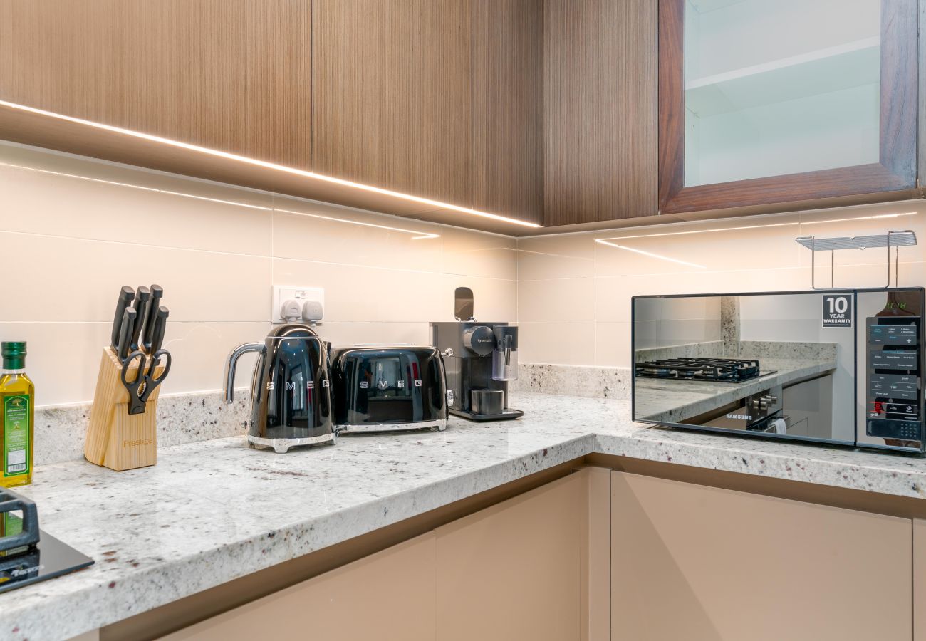 Ferienwohnung in Dubai - Luxury 2BR Downtown | Private Balcony Steam Room