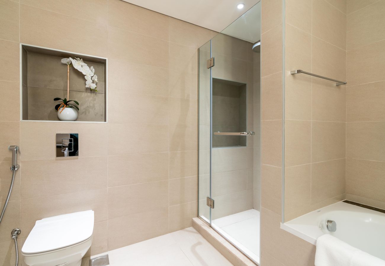 Ferienwohnung in Dubai - Luxury 2BR Downtown | Private Balcony Steam Room