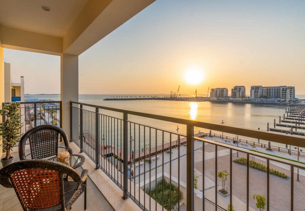 Ferienwohnung in Dubai - Ultimativer Aufenthalt / Panoramablick auf den Sonnenuntergang, voller Blick auf das Meer und den Yachthafen / 3 Schlafzimmer