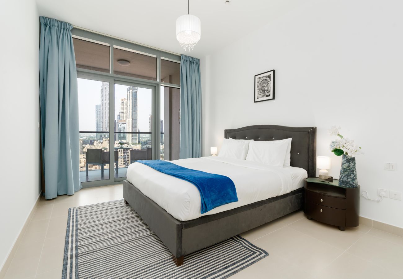 Ferienwohnung in Dubai - Spacious 4 bedrooms Great location Burj Khalifa View Amazing pool and gym, Perfect holiday !