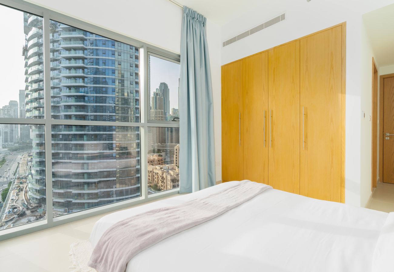 Ferienwohnung in Dubai - Spacious 4 bedrooms Great location Burj Khalifa View Amazing pool and gym, Perfect holiday !