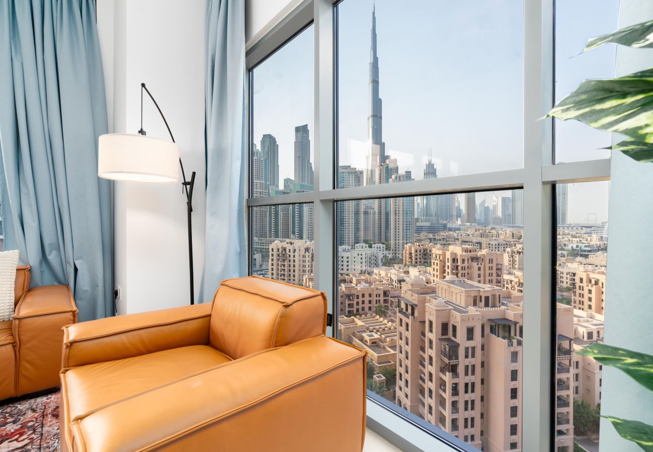 Ferienwohnung in Dubai - Spacious 4 bedrooms Great location Burj Khalifa View Amazing pool and gym, Perfect holiday !