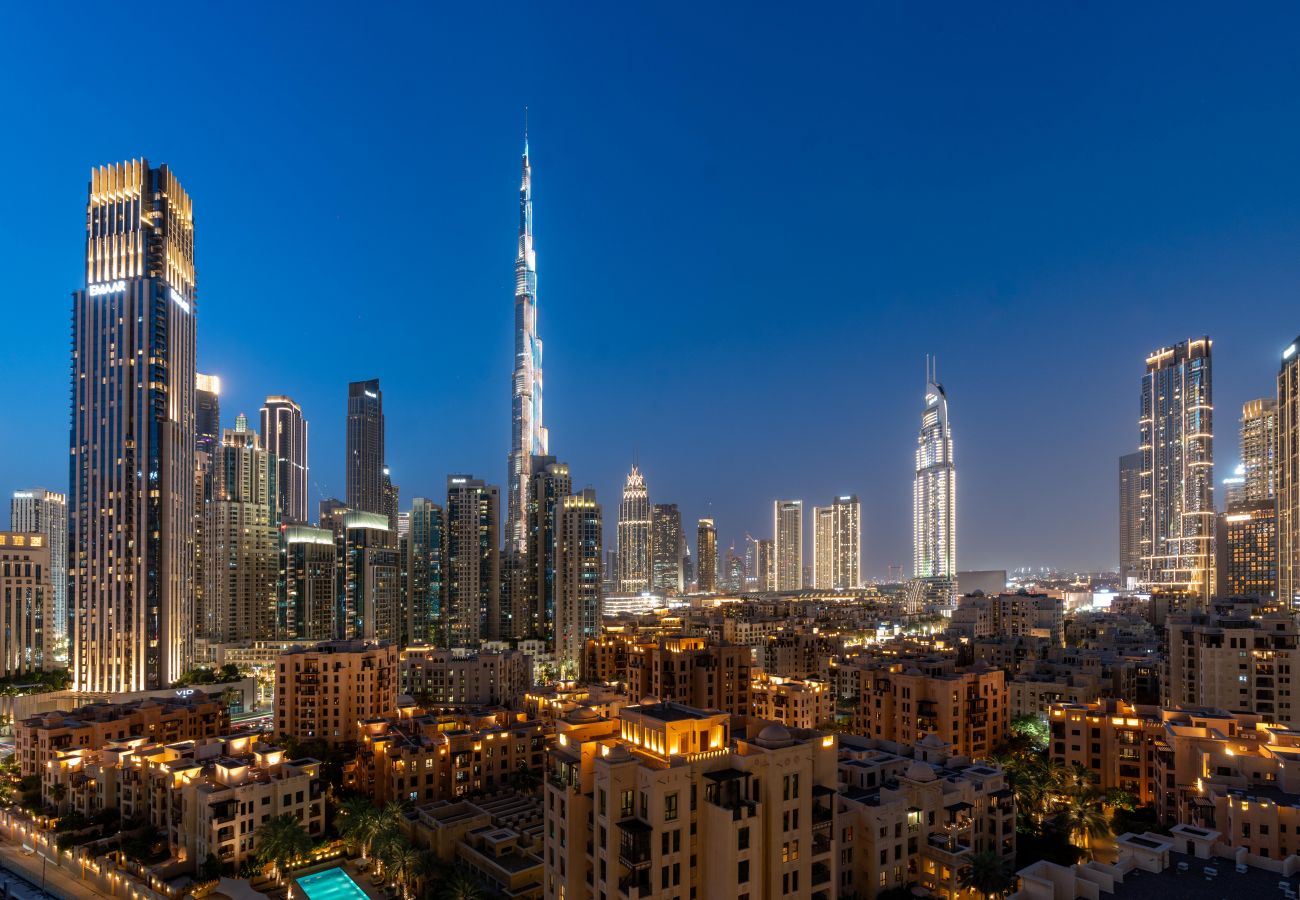 Ferienwohnung in Dubai - Spacious 4 bedrooms Great location Burj Khalifa View Amazing pool and gym, Perfect holiday !