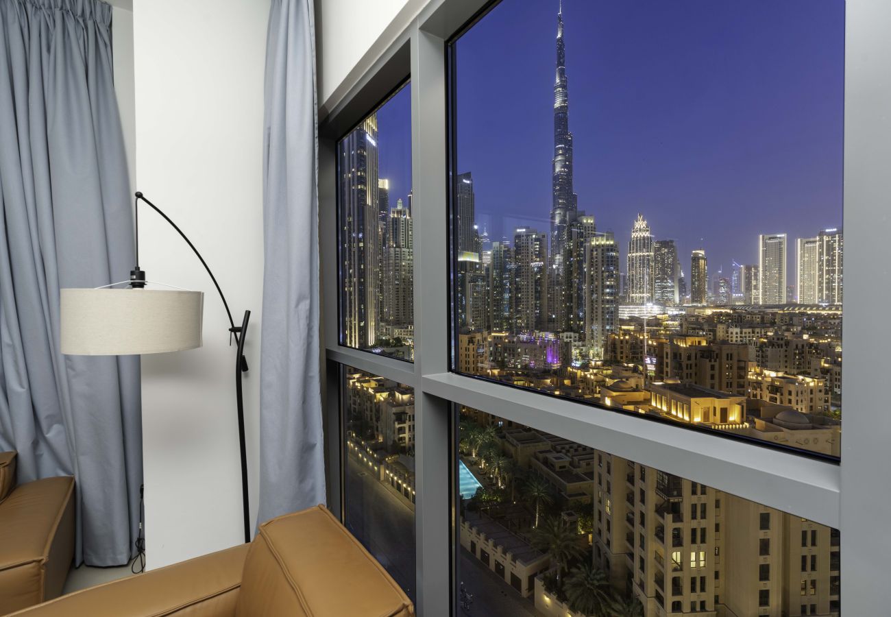 Ferienwohnung in Dubai - Spacious 4 bedrooms Great location Burj Khalifa View Amazing pool and gym, Perfect holiday !