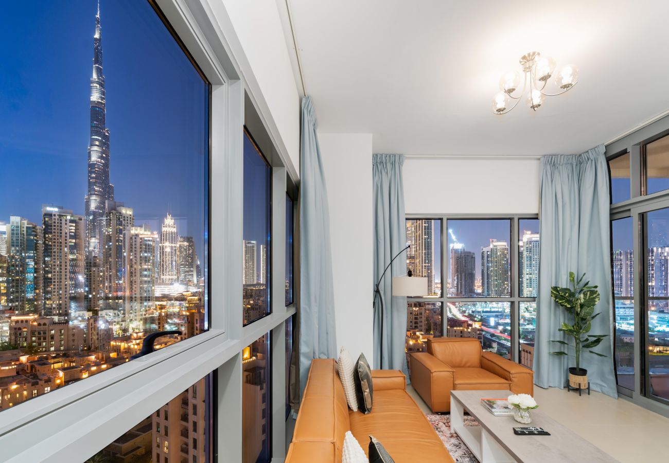 Ferienwohnung in Dubai - Spacious 4 bedrooms Great location Burj Khalifa View Amazing pool and gym, Perfect holiday !