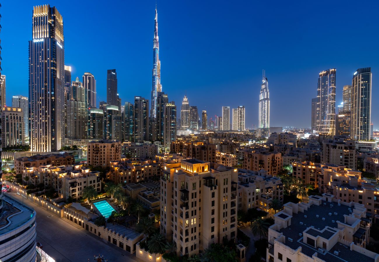 Ferienwohnung in Dubai - Spacious 4 bedrooms Great location Burj Khalifa View Amazing pool and gym, Perfect holiday !