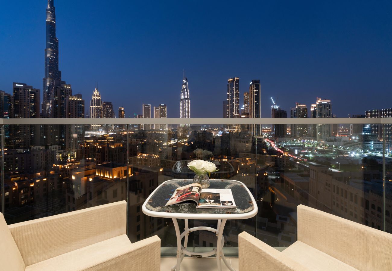 Ferienwohnung in Dubai - Spacious 4 bedrooms Great location Burj Khalifa View Amazing pool and gym, Perfect holiday !