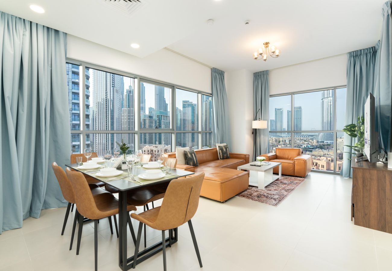 Ferienwohnung in Dubai - Spacious 4 bedrooms Great location Burj Khalifa View Amazing pool and gym, Perfect holiday !