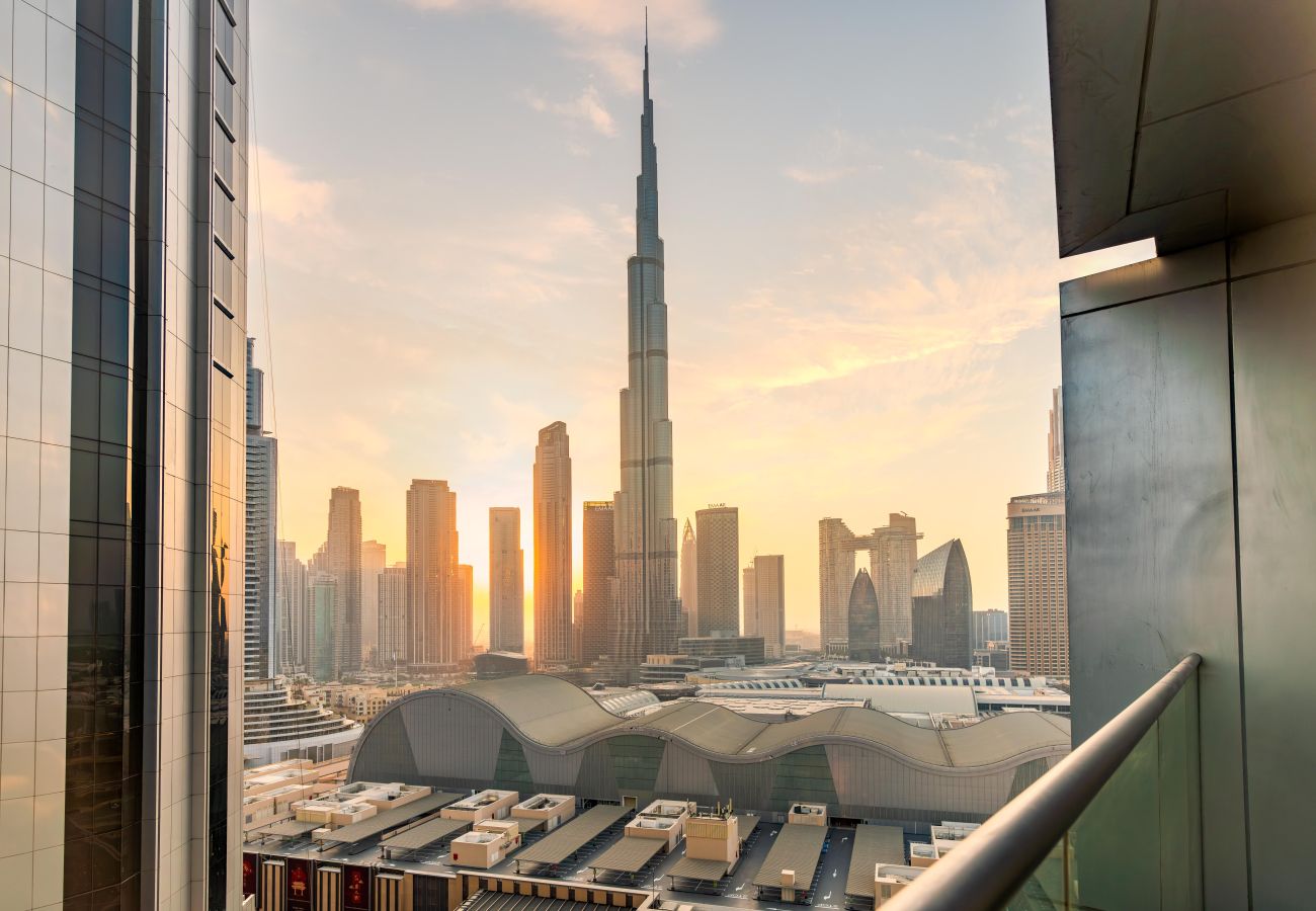 Ferienwohnung in Dubai - Luxurious 2BR with Stunning Burj Khalifa View