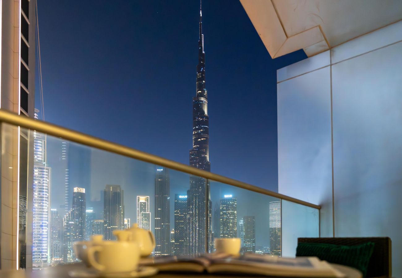 Ferienwohnung in Dubai - Luxurious 2BR with Stunning Burj Khalifa View