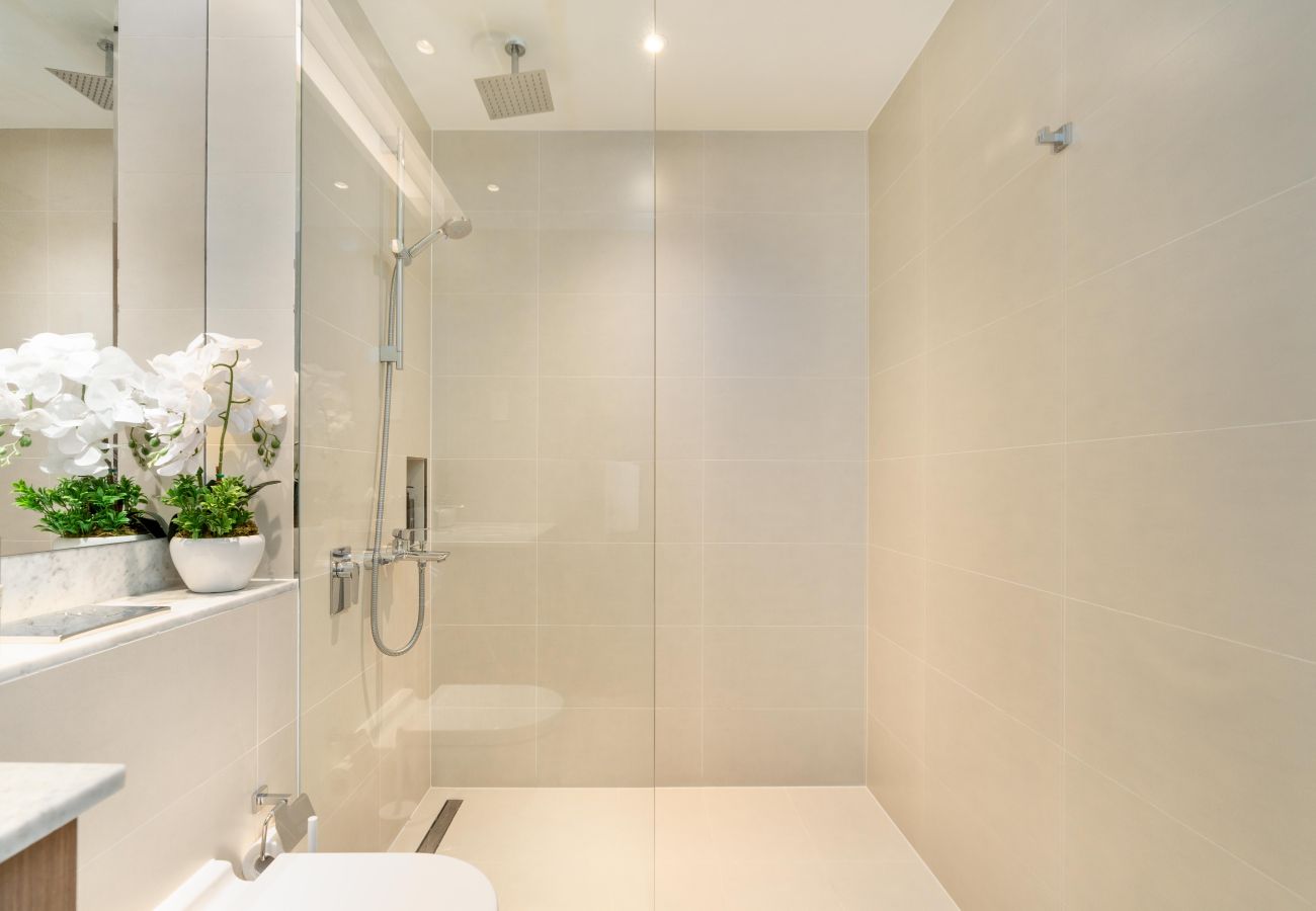 Ferienwohnung in Dubai - Seaside 1BR | Beach Access & Sunny Balcony | La Mer