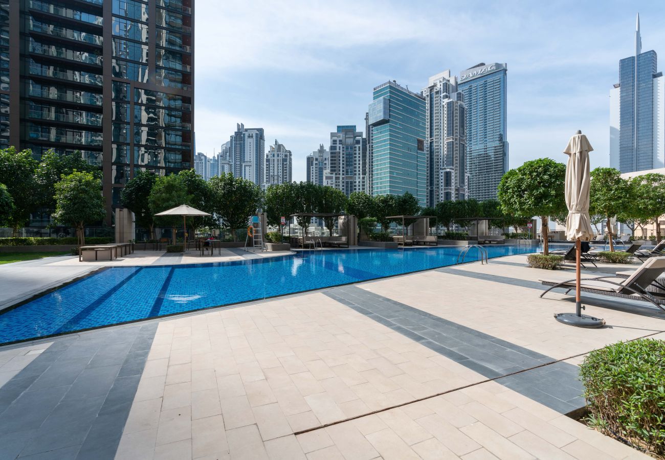 Apartamento en Dubai - Luxury 2BR Downtown | Private Balcony Steam Room