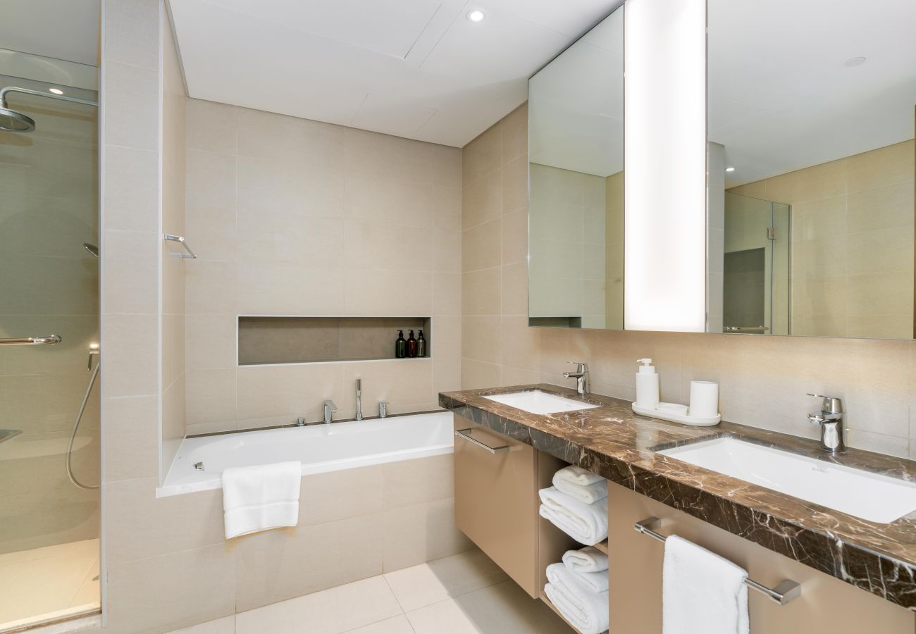 Appartement à Dubai - Luxury 2BR Downtown | Private Balcony Steam Room