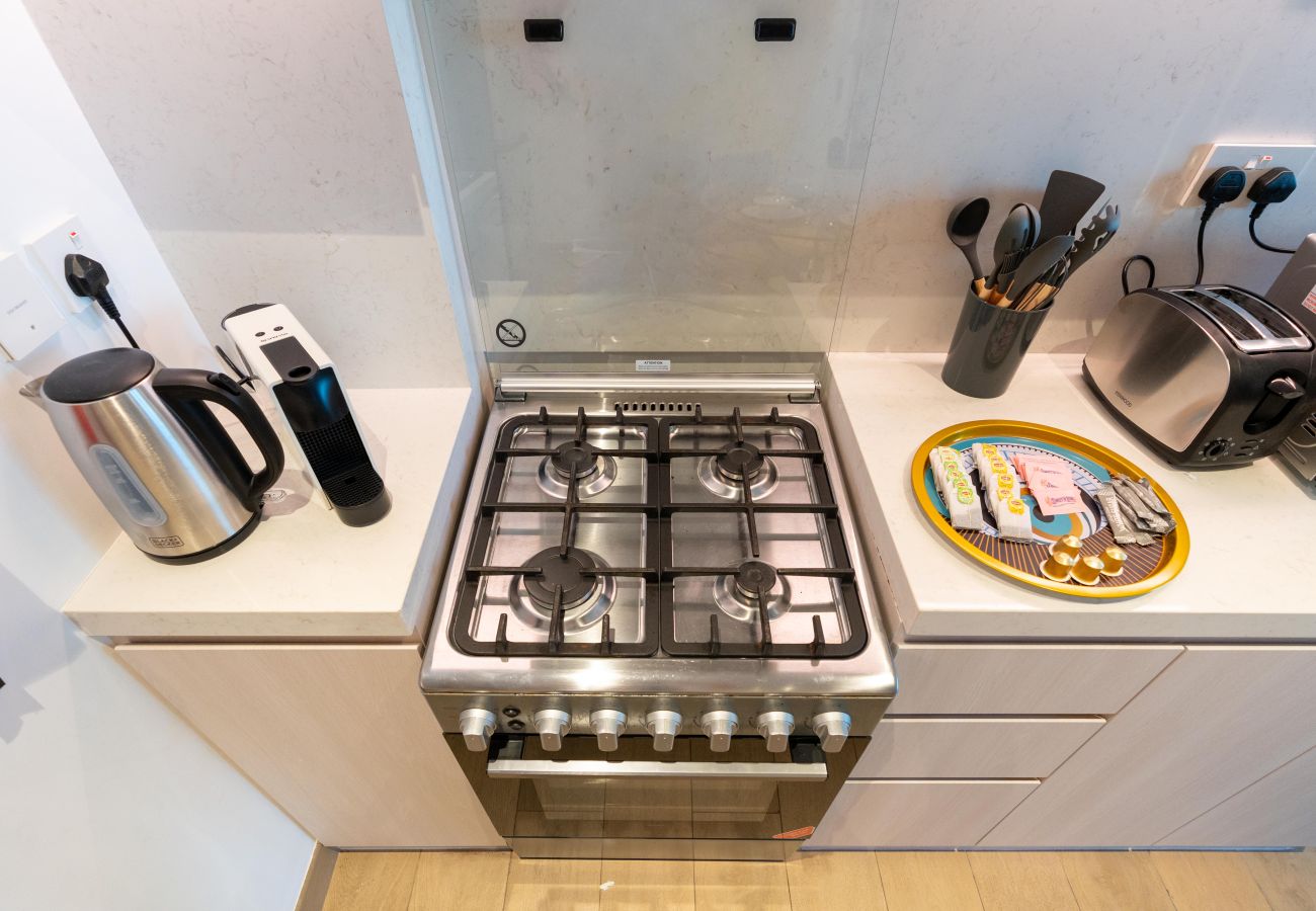 Appartement à Dubai - Seaside 1BR | Beach Access & Sunny Balcony | La Mer