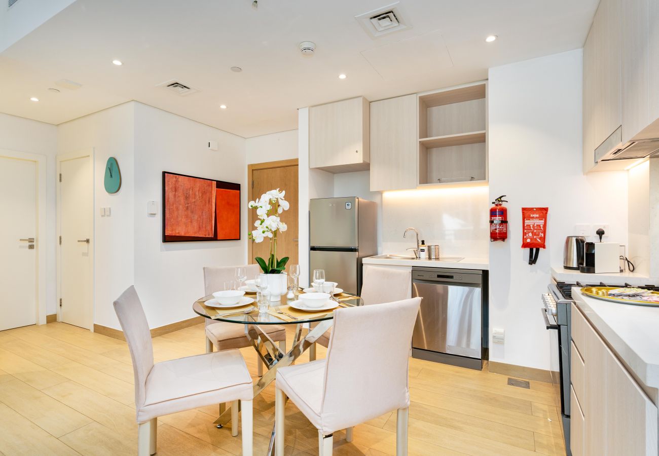 Appartement à Dubai - Seaside 1BR | Beach Access & Sunny Balcony | La Mer