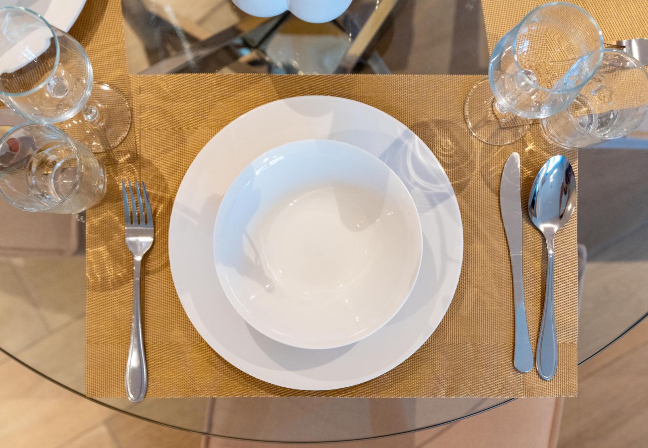 Appartement à Dubai - Seaside 1BR | Beach Access & Sunny Balcony | La Mer