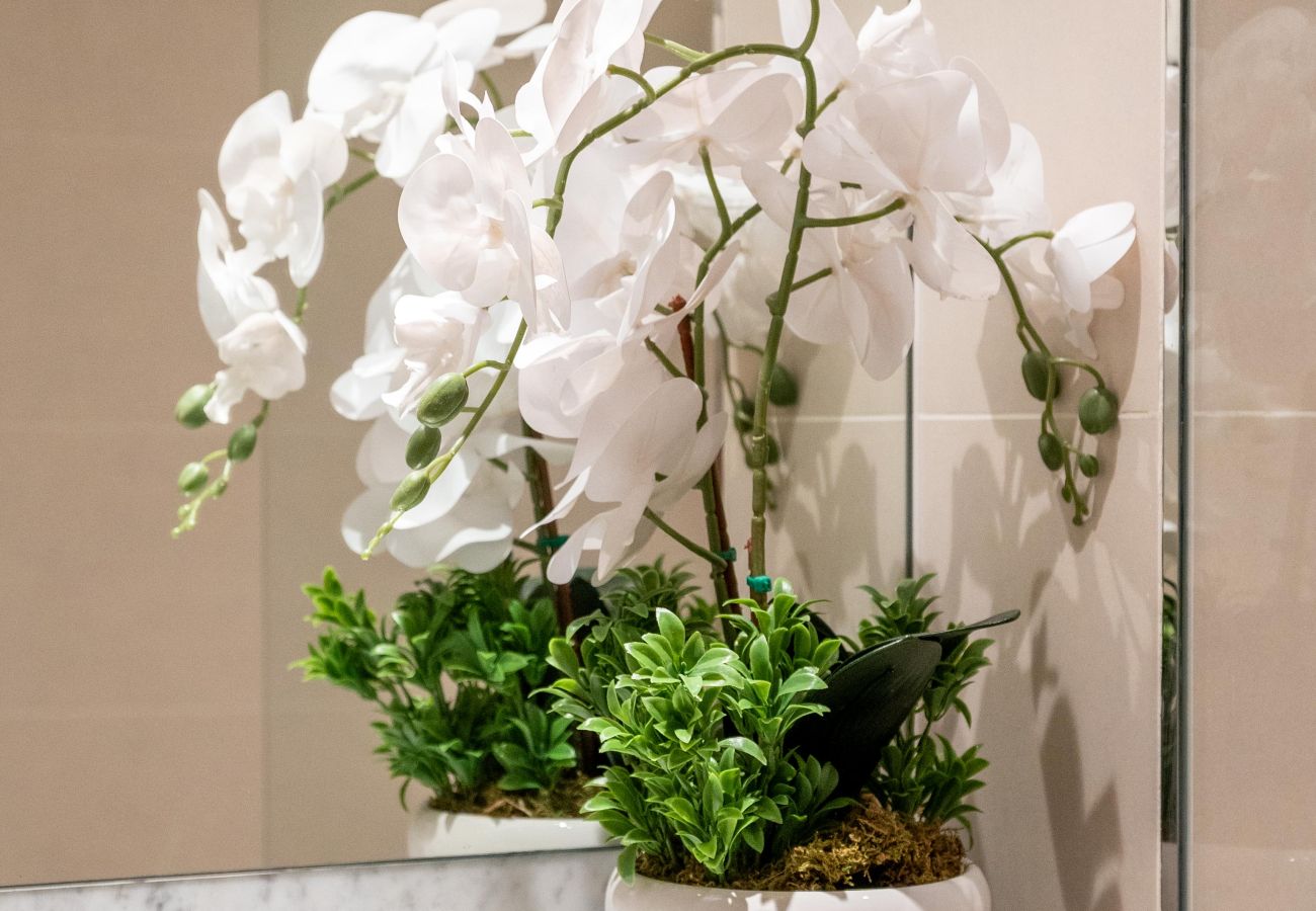 Appartement à Dubai - Seaside 1BR | Beach Access & Sunny Balcony | La Mer