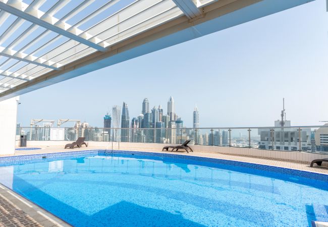 Apartment in Dubai - Convenient 2 beds in JLT 3 min from metro