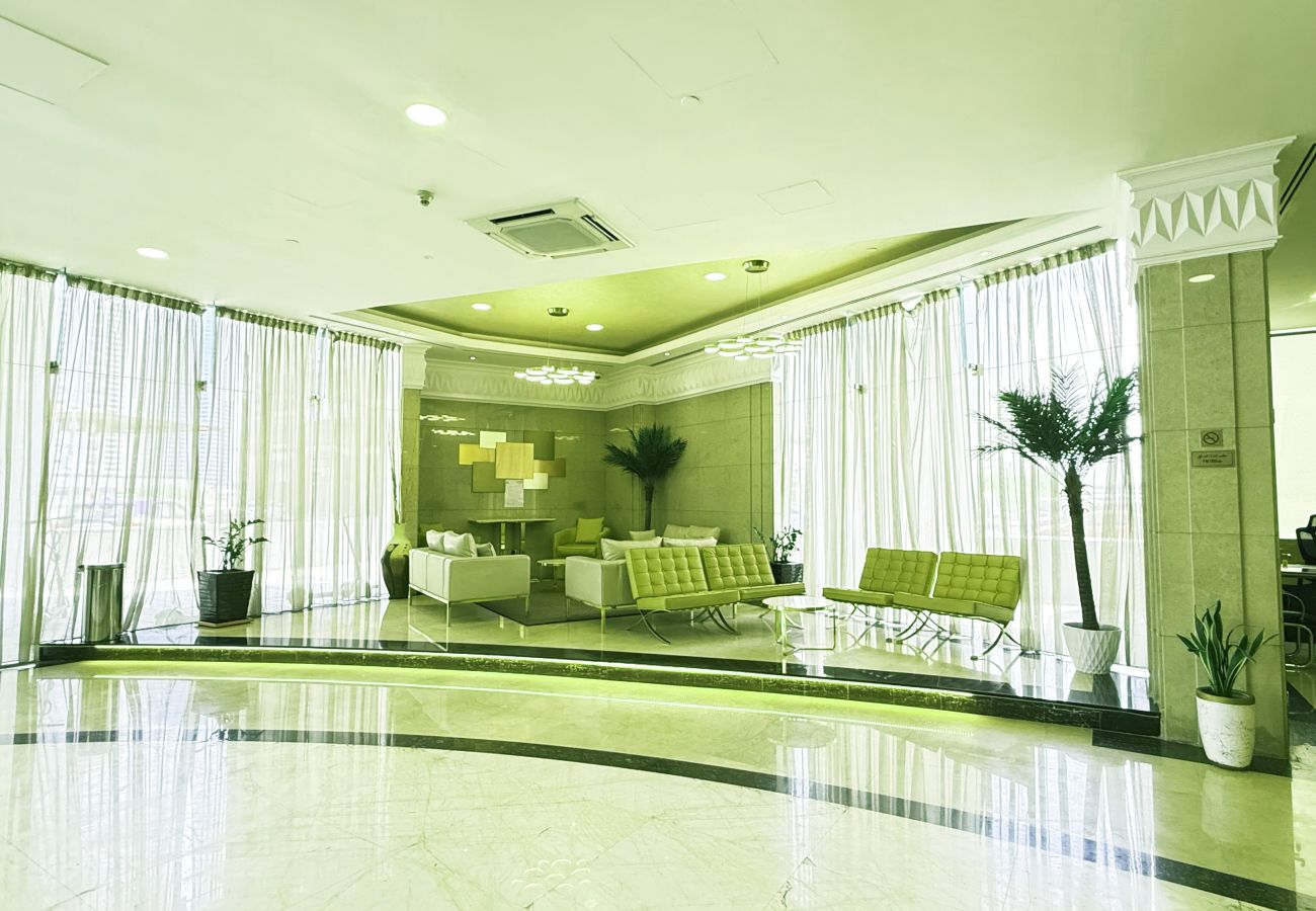 Apartment in Dubai - Stylish 1BR | Rooftop Pool | Next to JLT Metro