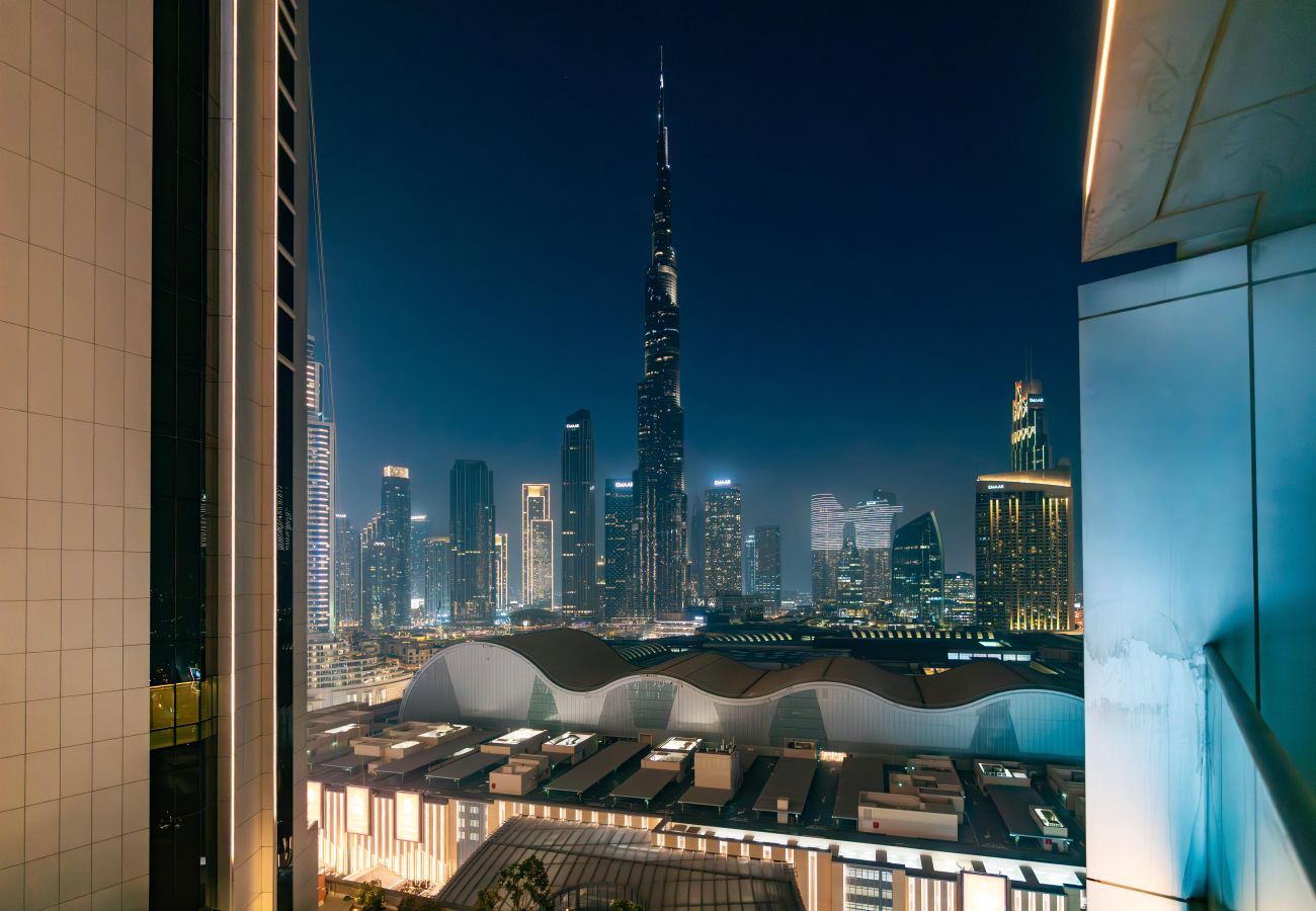 Apartment in Dubai - Luxurious 2BR with Stunning Burj Khalifa View