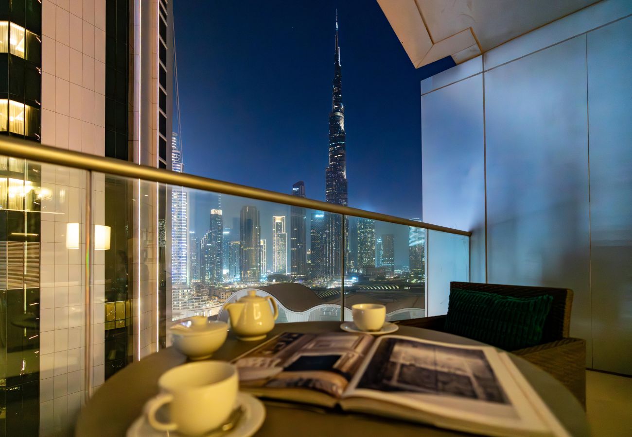 Apartment in Dubai - Luxurious 2BR with Stunning Burj Khalifa View