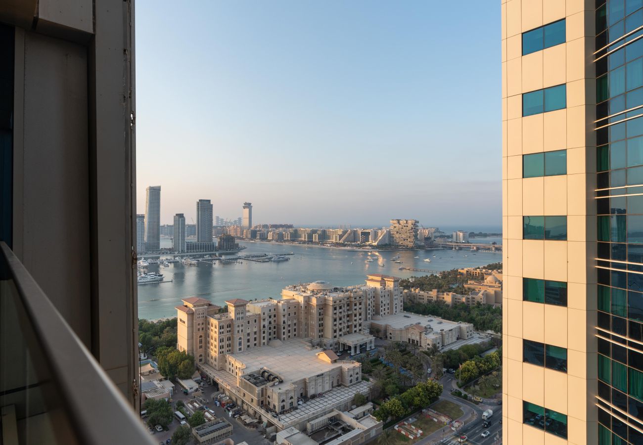 Apartment in Dubai - Ultimate Stay / Spacious 1BR / Sea View / Great Location in Dubai Marina