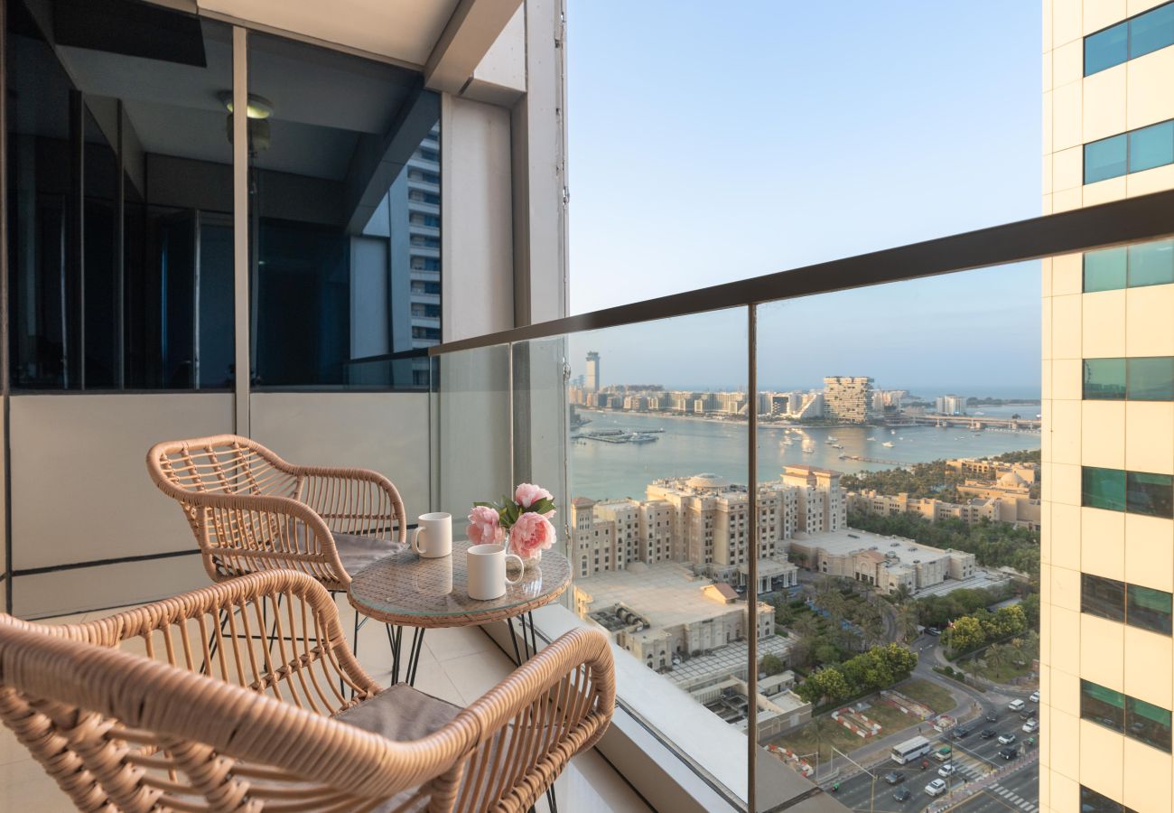 Apartment in Dubai - Ultimate Stay / Spacious 1BR / Sea View / Great Location in Dubai Marina