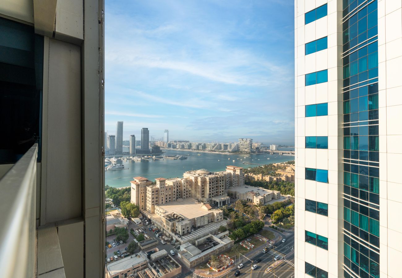 Apartment in Dubai - Ultimate Stay / Spacious 1BR / Sea View / Great Location in Dubai Marina