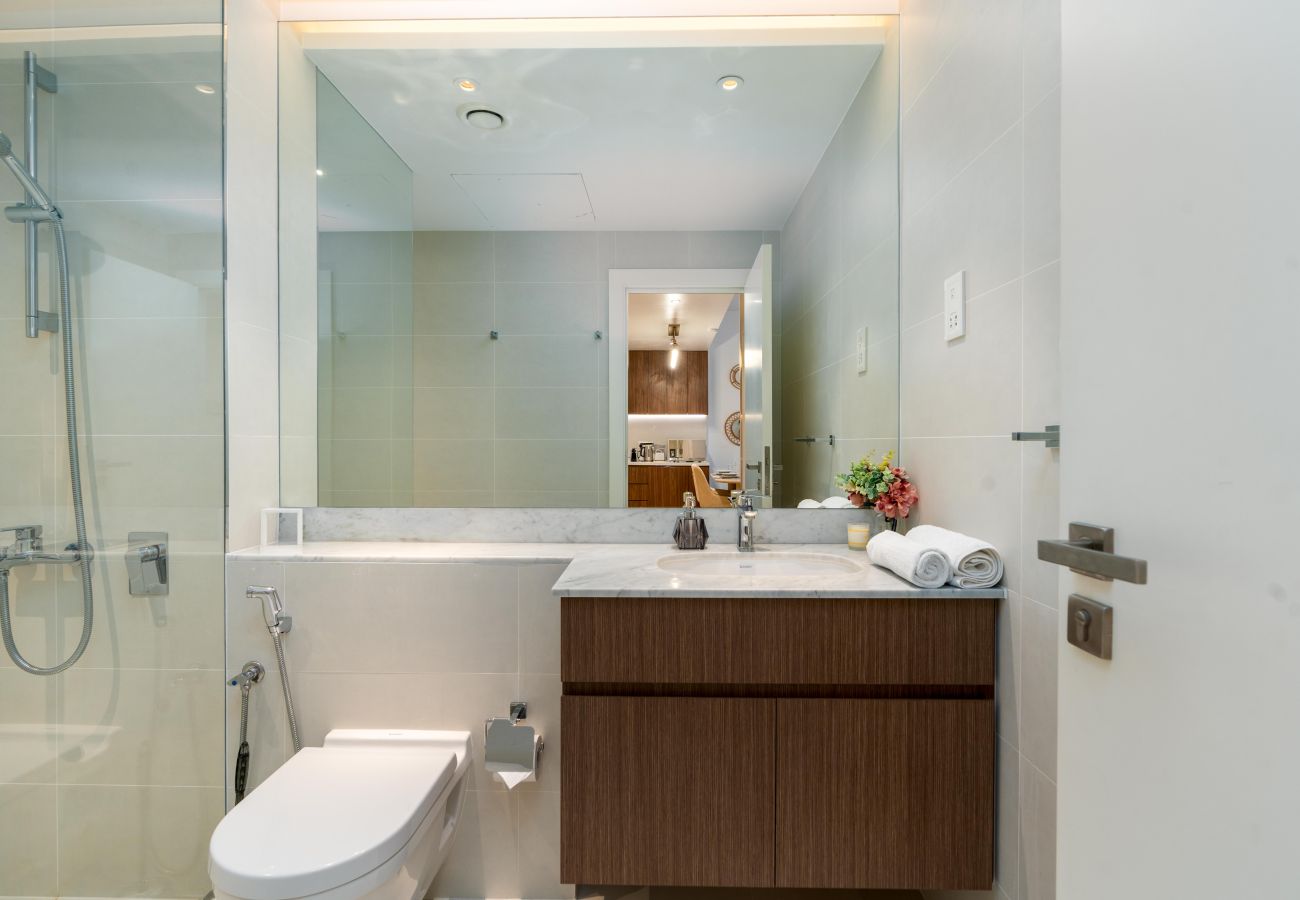 Apartment in Dubai - Stylish 1BR in La Mer | Partial Marina Views