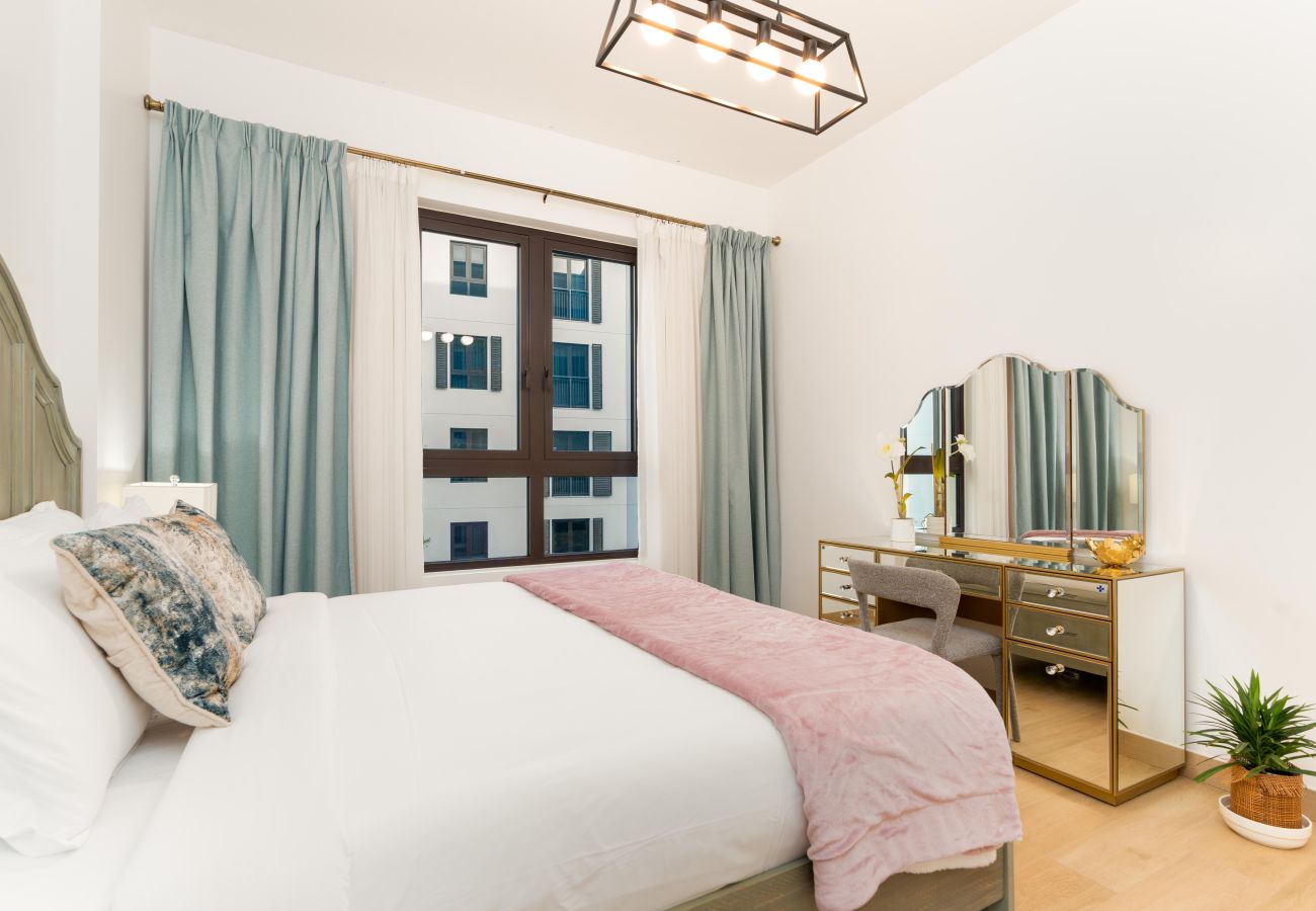 Apartment in Dubai - Stylish 1BR in La Mer | Partial Marina Views