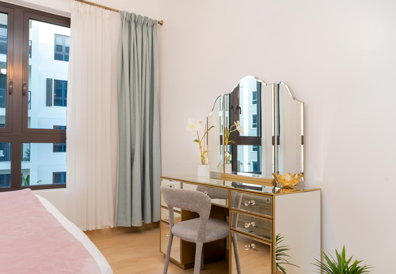 Apartment in Dubai - Stylish 1BR in La Mer | Partial Marina Views