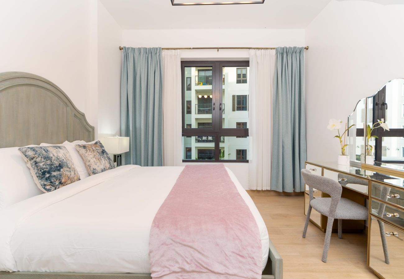 Apartment in Dubai - Stylish 1BR in La Mer | Partial Marina Views