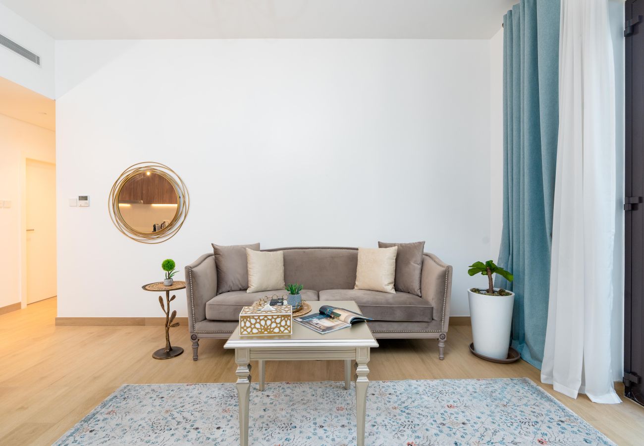 Apartment in Dubai - Stylish 1BR in La Mer | Partial Marina Views