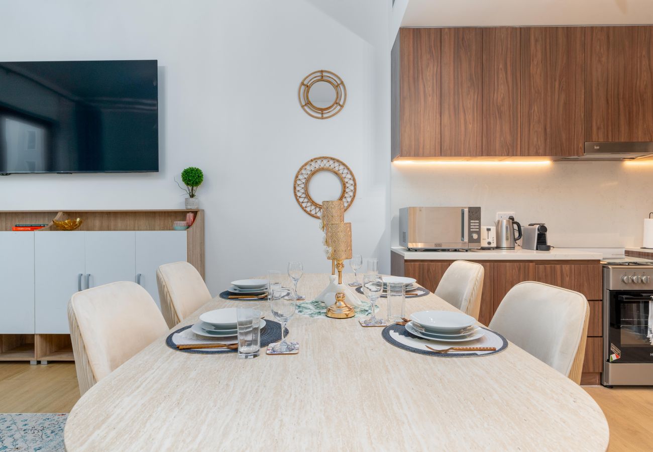 Apartment in Dubai - Stylish 1BR in La Mer | Partial Marina Views