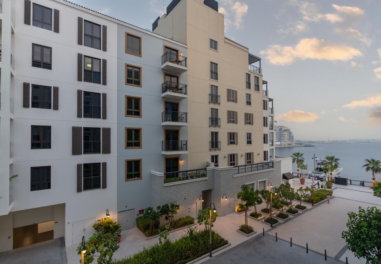 Apartment in Dubai - Stylish 1BR in La Mer | Partial Marina Views
