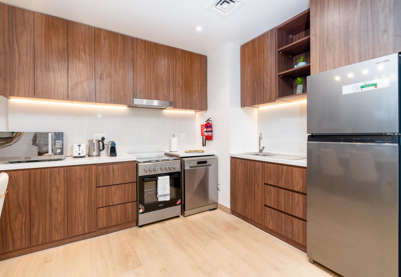 Apartment in Dubai - Stylish 1BR in La Mer | Partial Marina Views