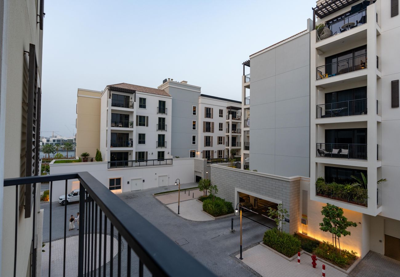 Apartment in Dubai - Stylish 1BR in La Mer | Partial Marina Views