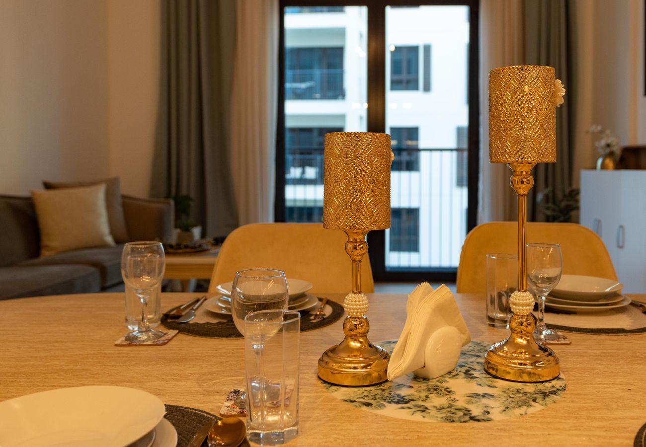 Apartment in Dubai - Stylish 1BR in La Mer | Partial Marina Views