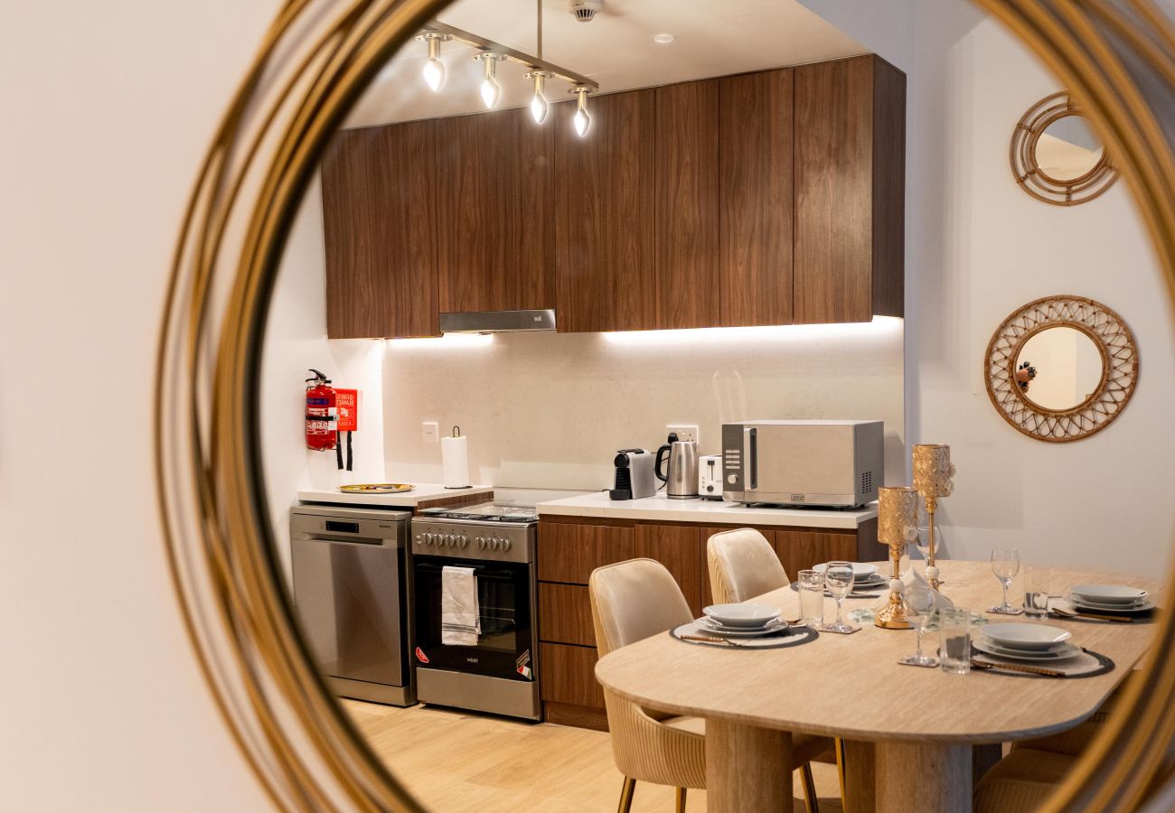 Apartment in Dubai - Stylish 1BR in La Mer | Partial Marina Views