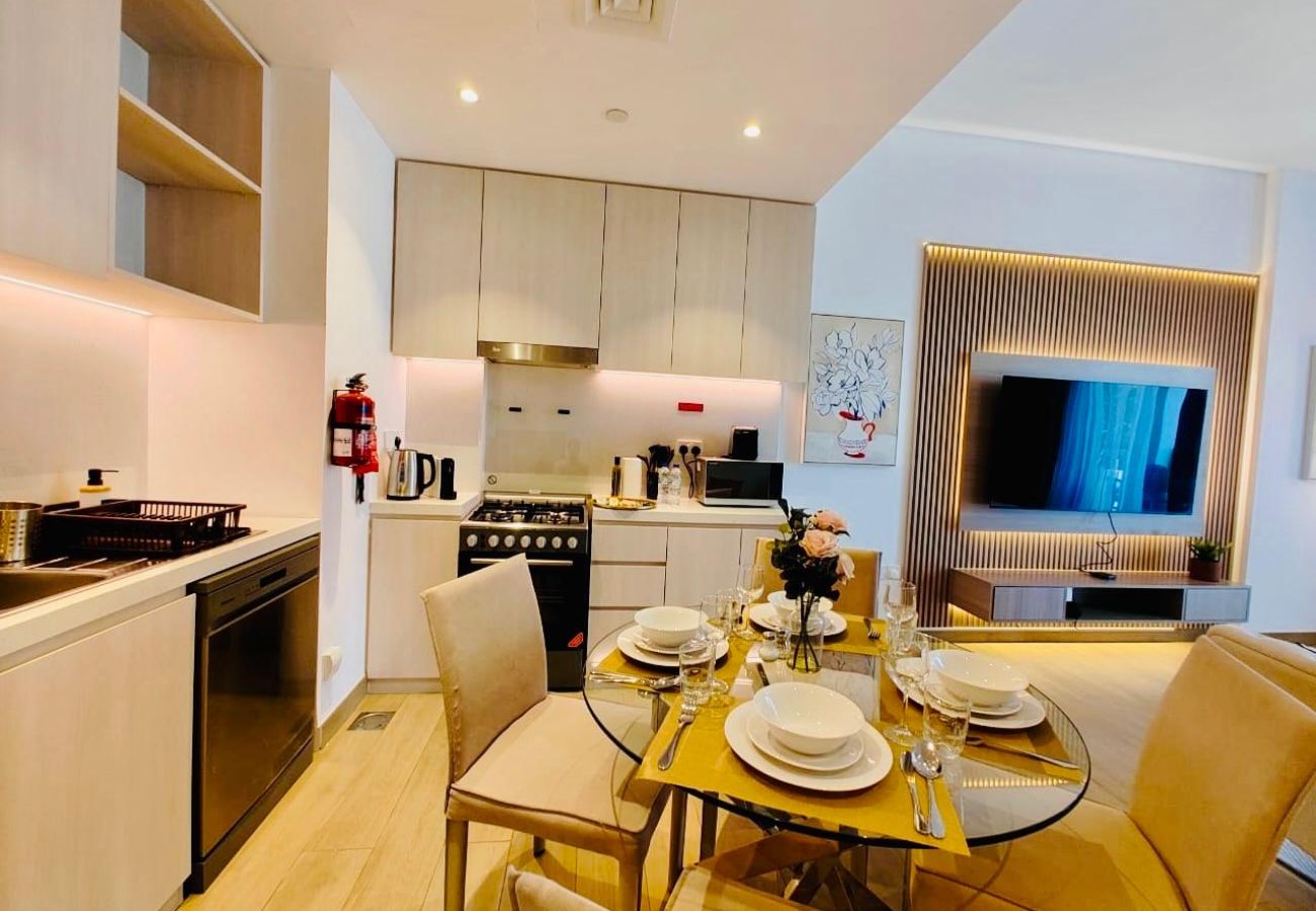 公寓 在 Dubai - Seaside 1BR | Beach Access & Sunny Balcony | La Mer