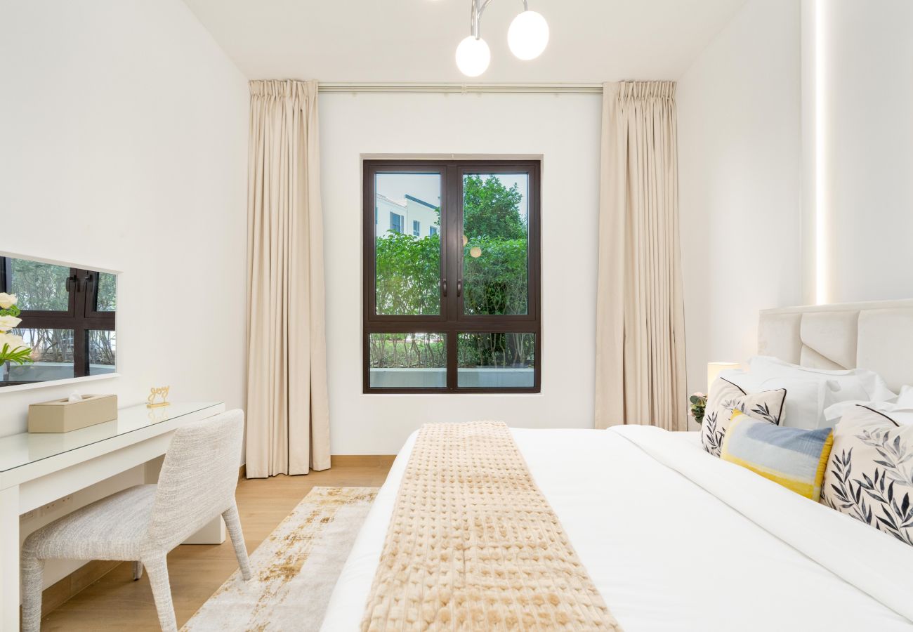 公寓 在 Dubai - Seaside 1BR | Beach Access & Sunny Balcony | La Mer