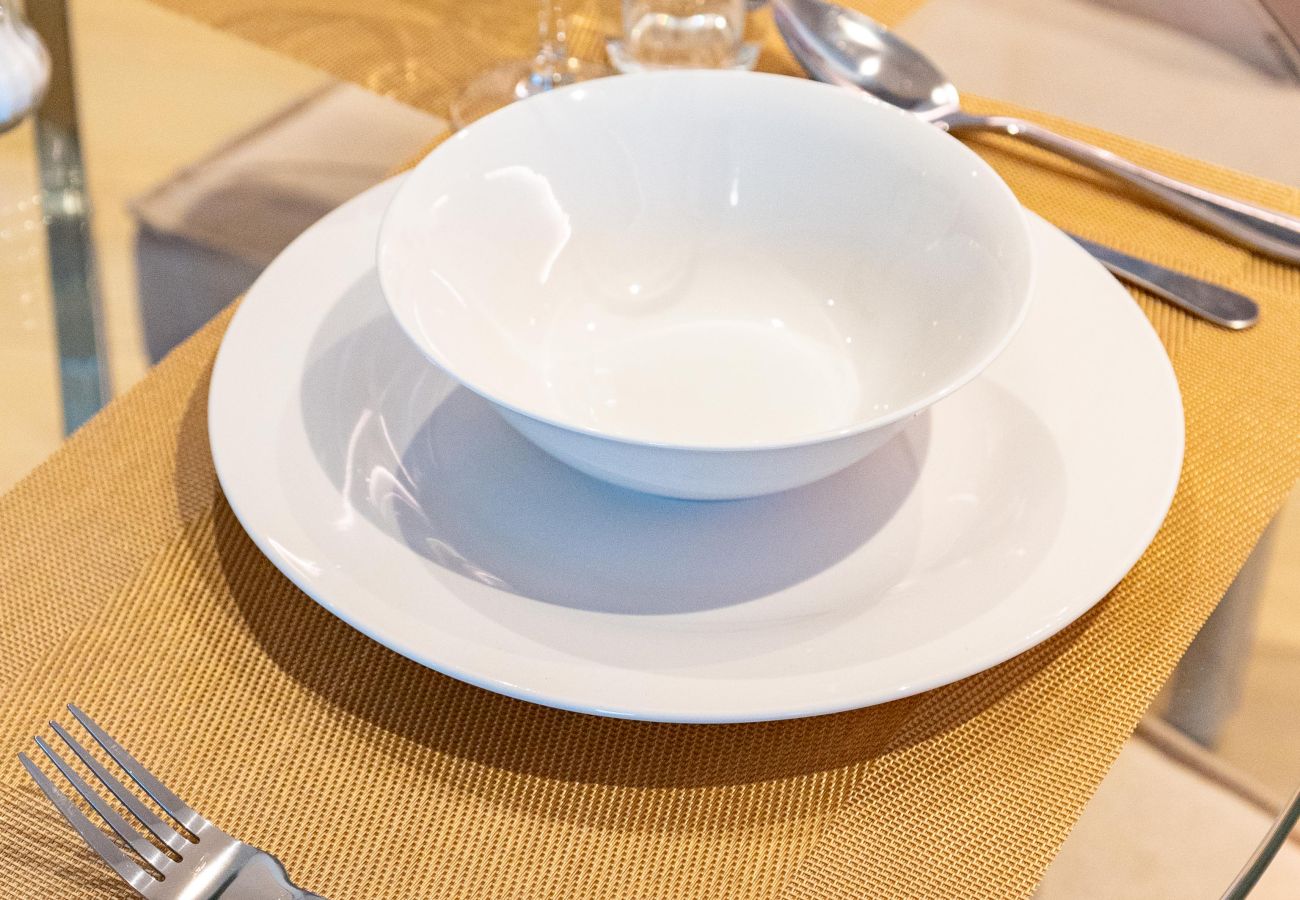 公寓 在 Dubai - Seaside 1BR | Beach Access & Sunny Balcony | La Mer